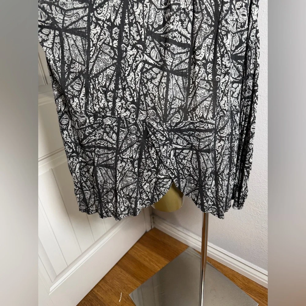 Free People Good Morning Cold Shoulder Abstract Print Top Blouse Size M - Picture 7 of 8